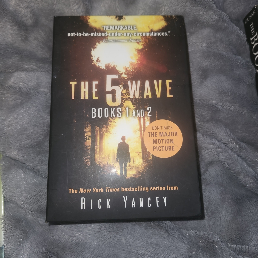 The 5th Wave - Rick Yancey. Set 1+2
